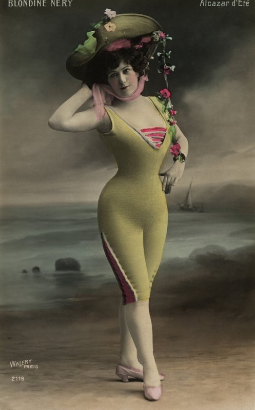 Mädchen mit breitkrempigem Hut von French Photographer