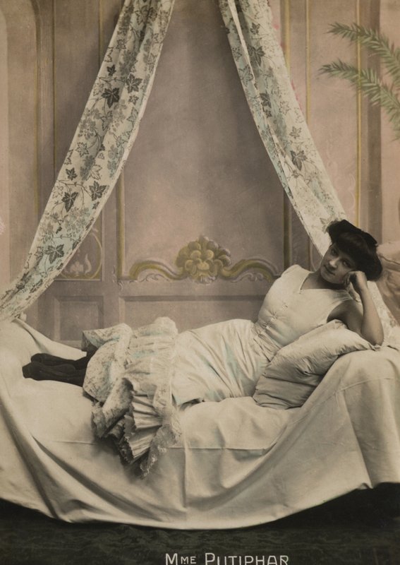 Liegendes Mädchen von French Photographer