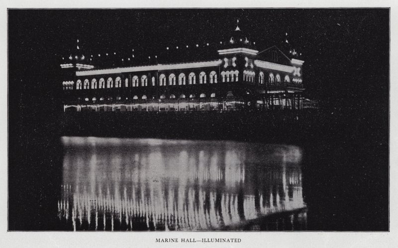 Marine Hall, beleuchtet (s/w Foto) von American Photographer (after)