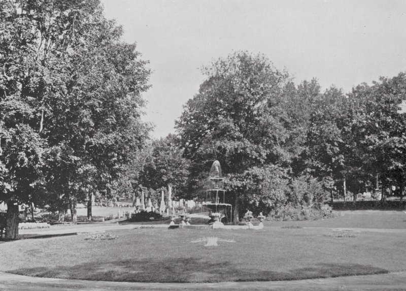 Mount Royal Friedhof (s/w Foto) von Canadian Photographer