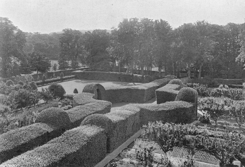 Levens Hall: Der Bowling Green von Charles Latham