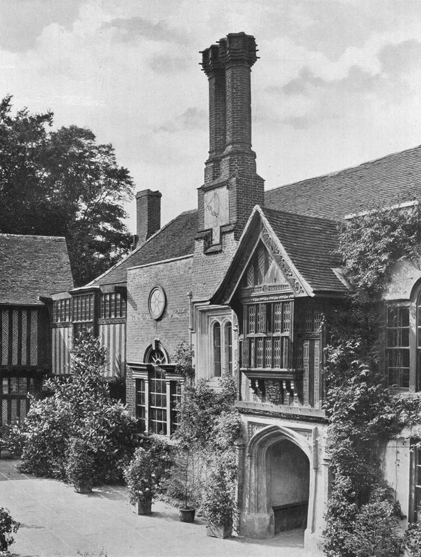 Portal im Innenhof von Charles Latham