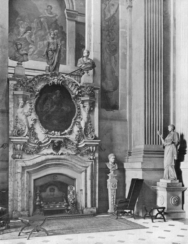 Der Kamin in der Halle von Charles Latham