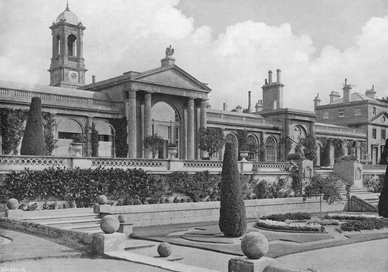 Die Orangerieterrasse von Charles Latham