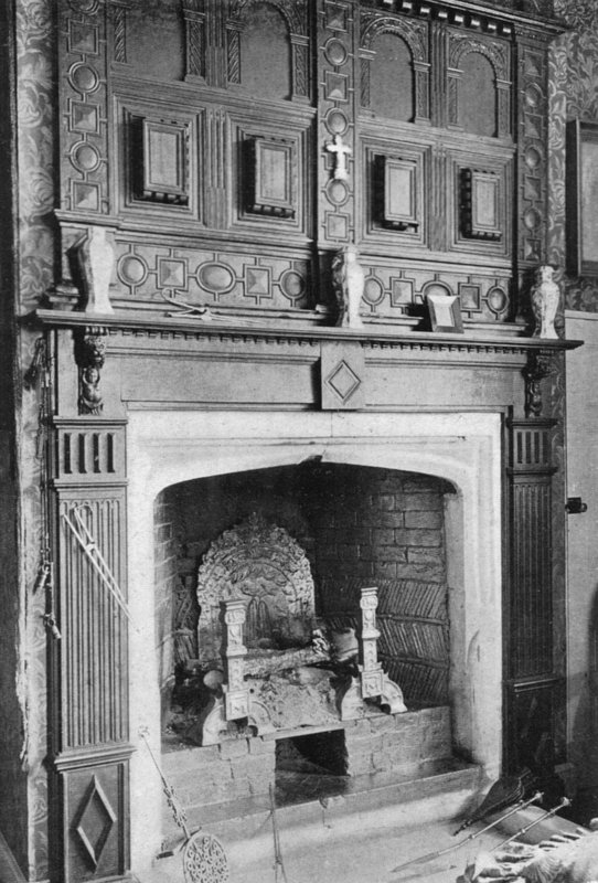 Der Kamin im Arbeitszimmer von Charles Latham