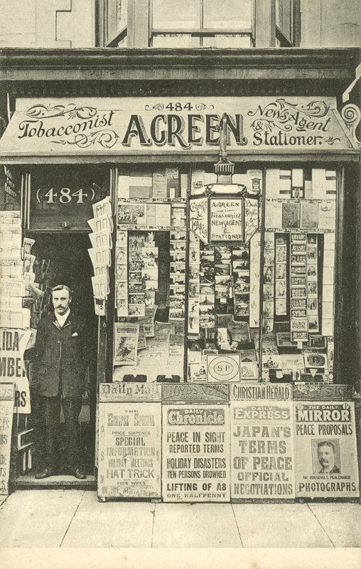 A Green, Tabakwarenhändler, Zeitungshändler und Schreibwarenhändler von English Photographer