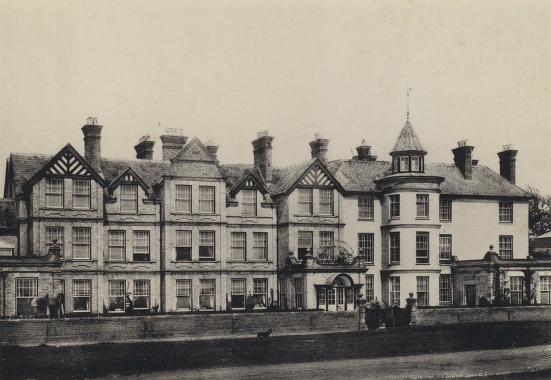 Aldeburgh, Wentworth Castle Hotel (s/w Foto) von English Photographer
