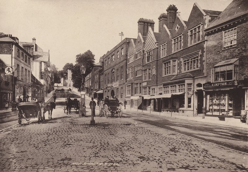 Arundel: Hauptstraße von English Photographer