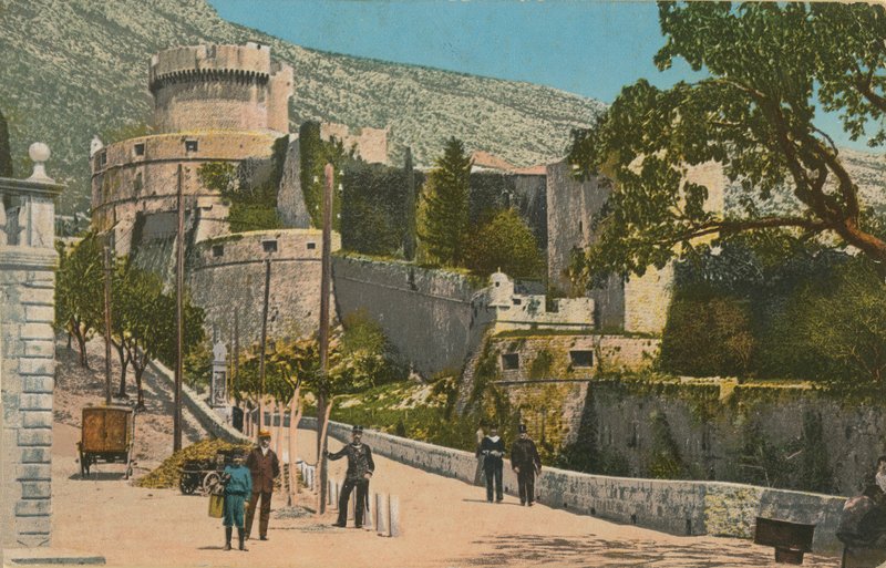 Schloss. Postkarte von 1913. von English Photographer