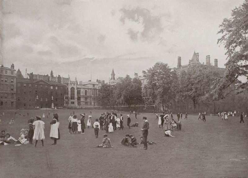 Kinder beim Spielen in den Temple Gardens von English Photographer