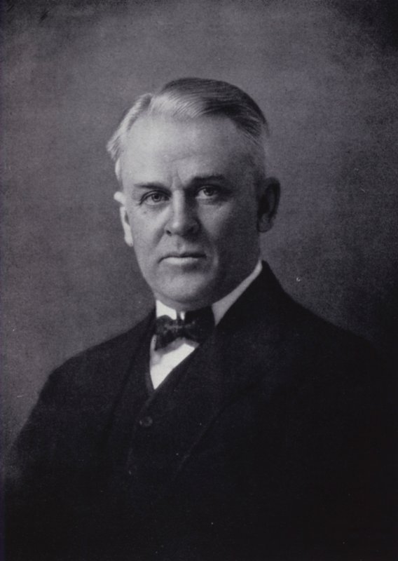 Dr. R. A. Millikan von English Photographer