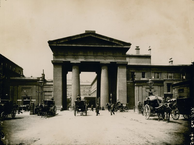 Bahnhof Euston, 1890 von English Photographer