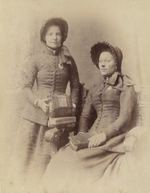 Weibliche Heilsarmeesoldatinnen von English Photographer