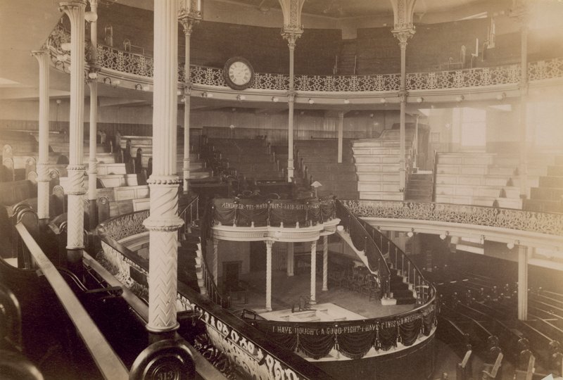 Innenansicht des Spurgeons Tabernakels von English Photographer