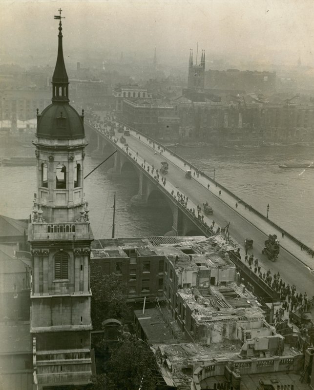 London Bridge, 18. August 1920 von English Photographer