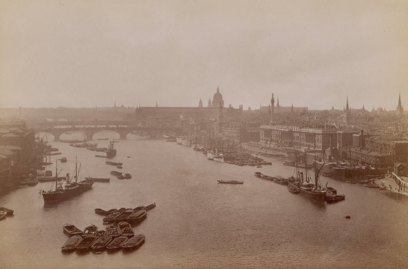 Postkarte mit Blick auf die Themse von English Photographer