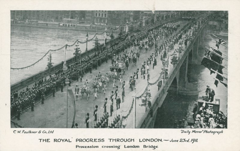 Königlicher Umzug über die London Bridge von English Photographer