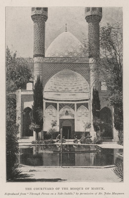 Der Innenhof der Moschee von Mahun von English Photographer