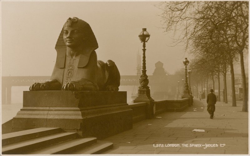 Die Sphinx neben Kleopatras Nadel von English Photographer