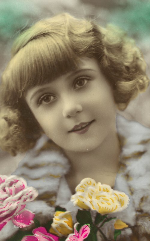 Junges Mädchen mit Blumen von English Photographer