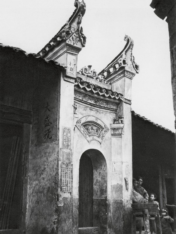 Hunan, Hauseingang von Ernst Boerschmann