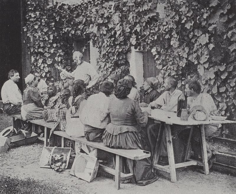 Traubenpflücker beim Mittagessen von French Photographer