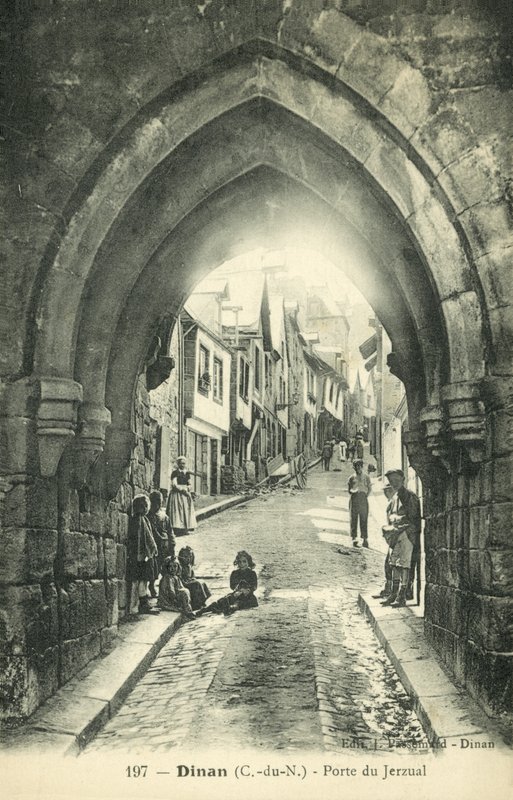 Rue du Jezual, Dinan von French Photographer