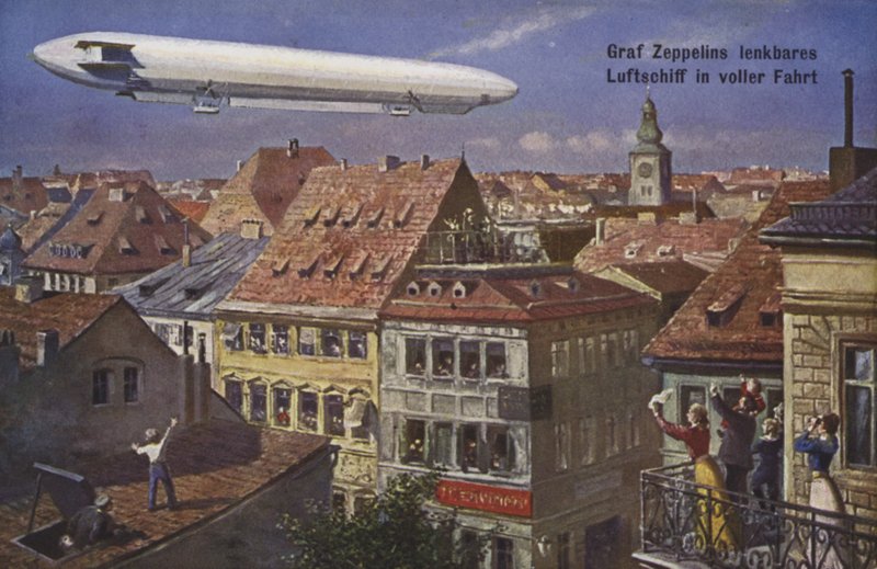 Zeppelin-Luftschiff im Flug von German School