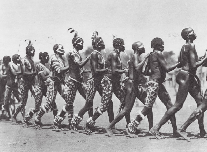 Afrika: Nuba-Frauen tanzen von Hugo Adolf Bernatzik