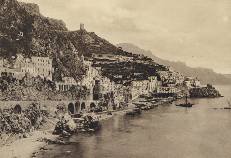Neapel: Amalfi, Panorama (s/w Foto) von Italian Photographer