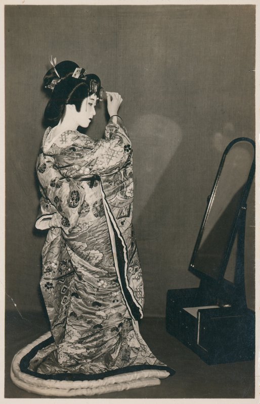 Eine Frau im Kimono von Japanese Photographer
