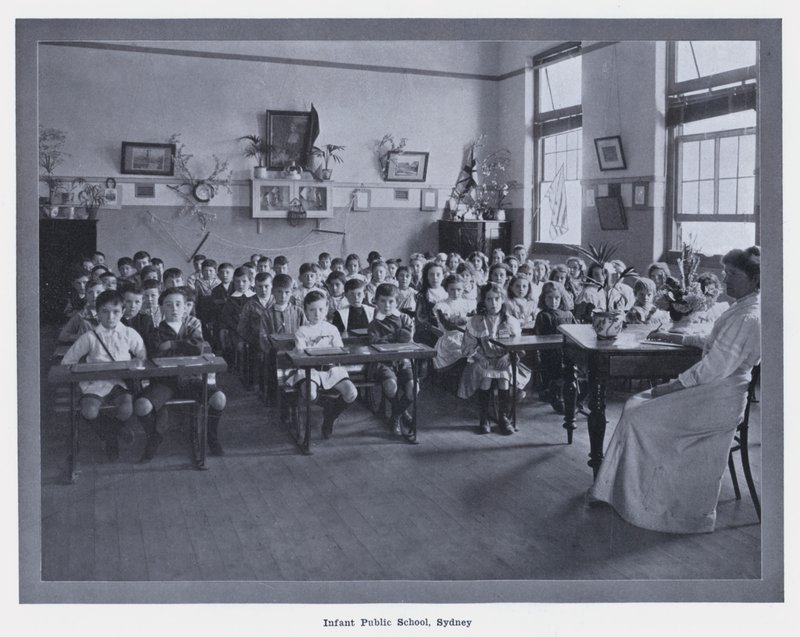 Öffentliche Grundschule, Sydney (s/w Foto) von Photographer Australian