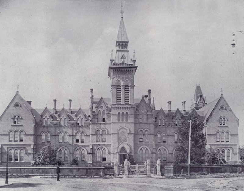 Kanada: Knox College, Toronto (s/w Foto) von Photographer Canadian