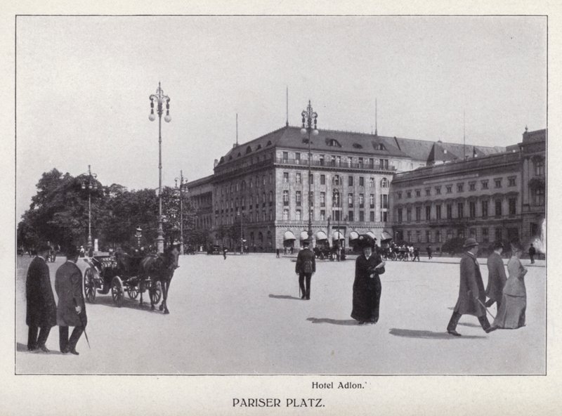 Berlin: Pariser Platz von Photographer German