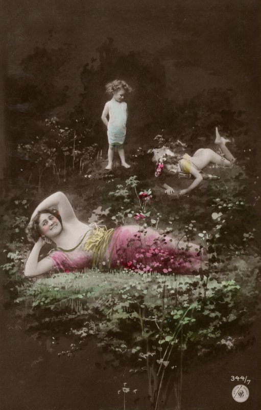 Familie am Flussufer von Photographer German