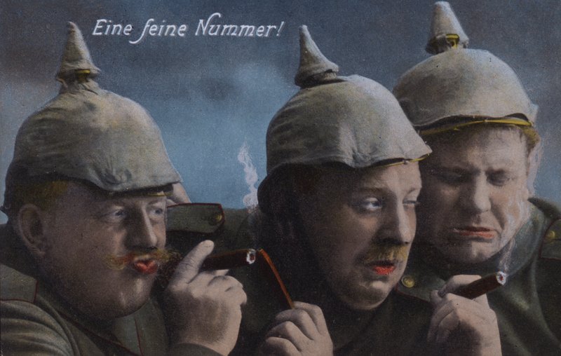 Deutsche Soldaten genießen Zigarren von Photographer German