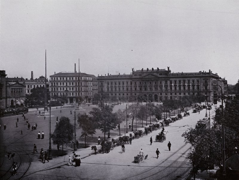 Leipzig: Augustusplatz (s/w Foto) von Photographer German