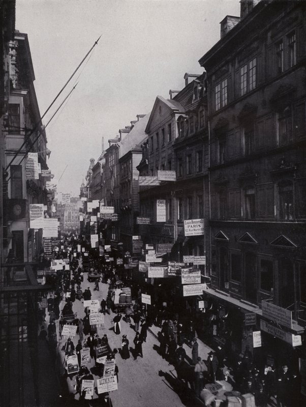 Leipzig: Petersstraße während der Messe von Photographer German