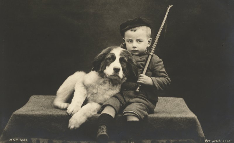 Kleiner Junge mit Hund von Photographer German