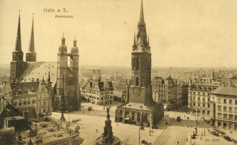 Marktplatz, Halle (s/w Foto) von Photographer German