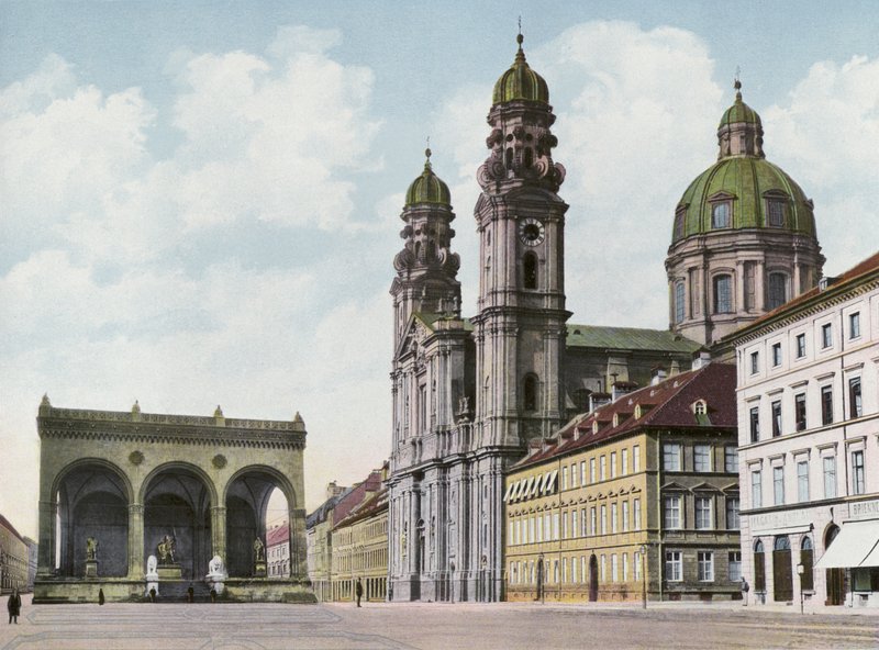 München: Theatinerkirche und Feldherrnhalle von Photographer German